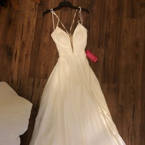 White long dress • wedding or prom dress • formal